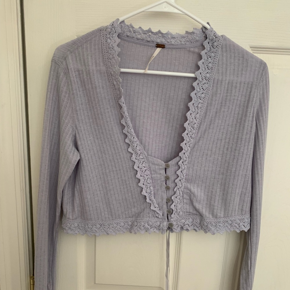 Free people cropped long sleeve. Like new with no signs of wear